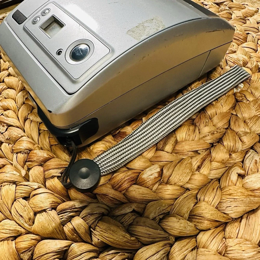 Vintage‎ Polaroid One 600 Instant Film Camera Silver 100mm Focus Range 2 FT